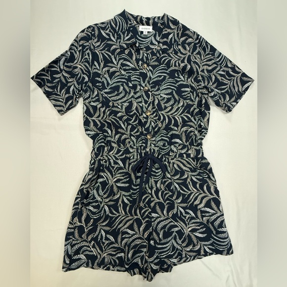 Evereve Navy Leaf-Print Short Sleeve Romper - Picture 2 of 14
